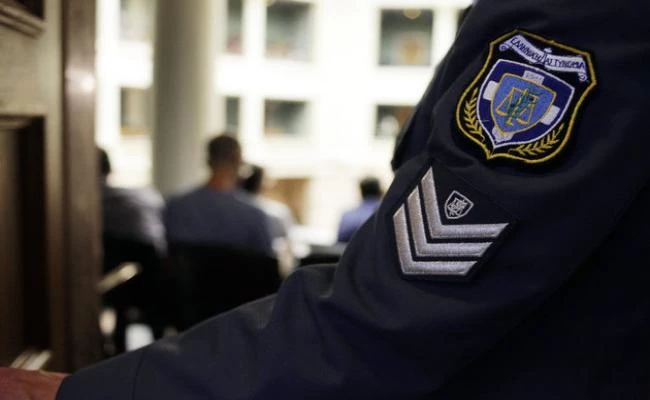 Η «εφαρμογή των κακοποιών» έφτασε στην Ελλάδα – Ακούνε μέσω κινητού την ΕΛ.ΑΣ. (εικόνα)
